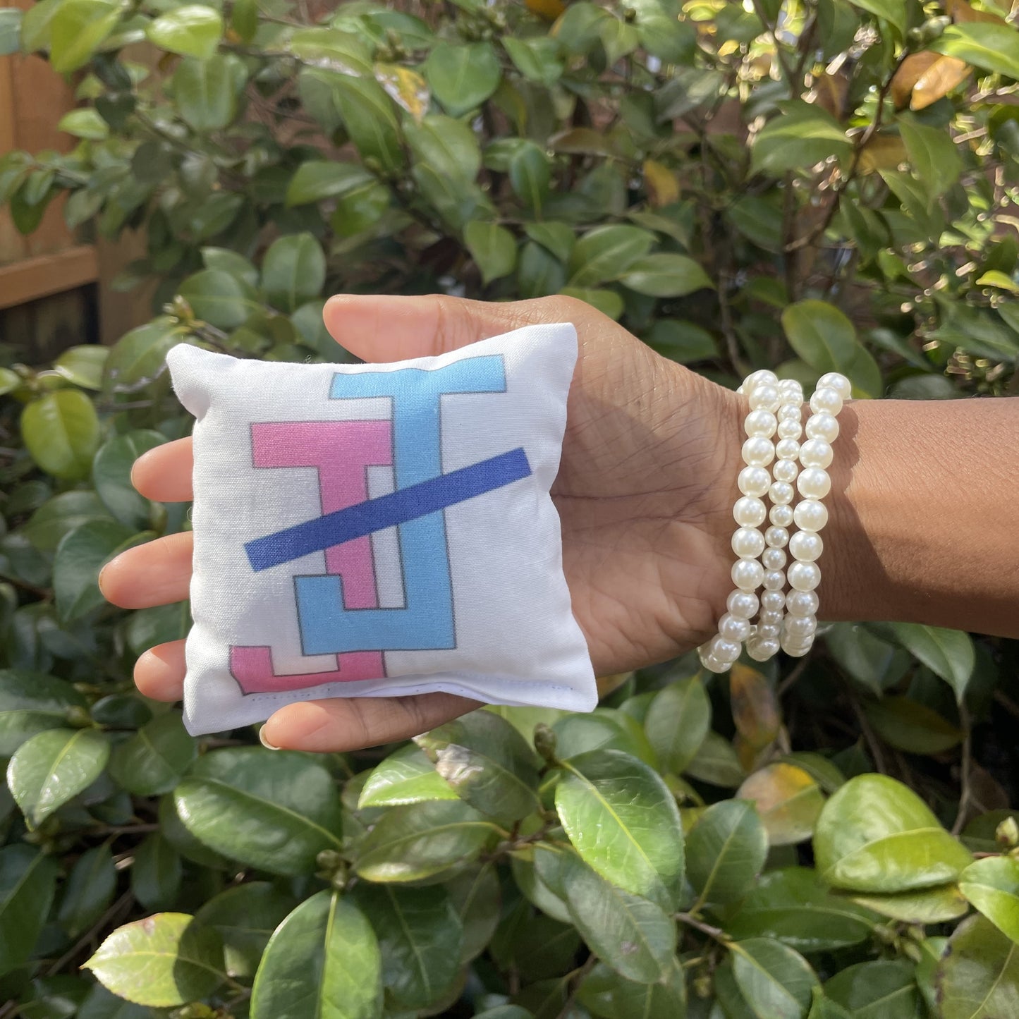 Jack and Jill of America Gift Pearl Bracelet Sets on Jewelry Pillow (4in.x4in.)