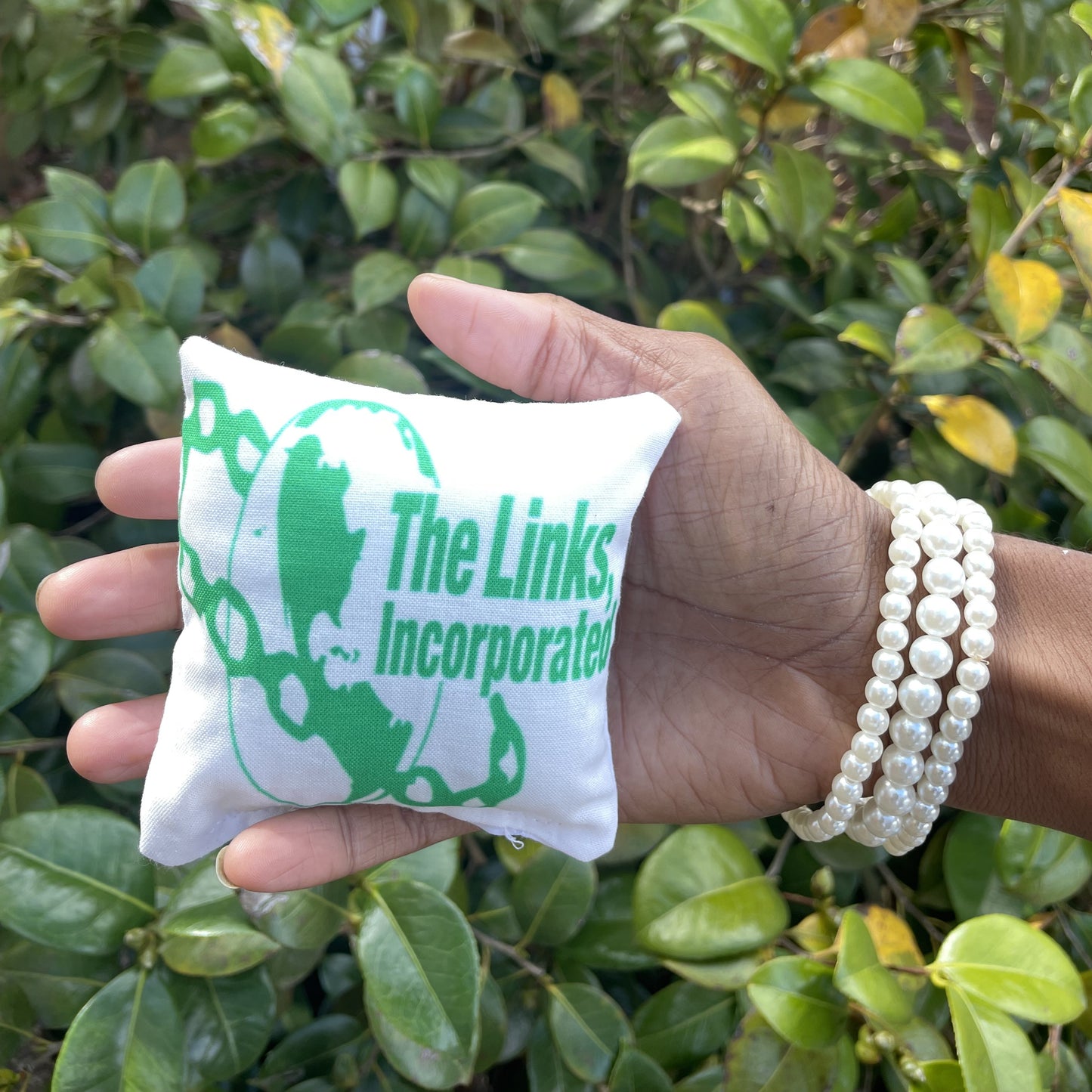 Links Incorporated Gift Pearl Bracelet Sets Jewelry Pillow (4in.x4in.)